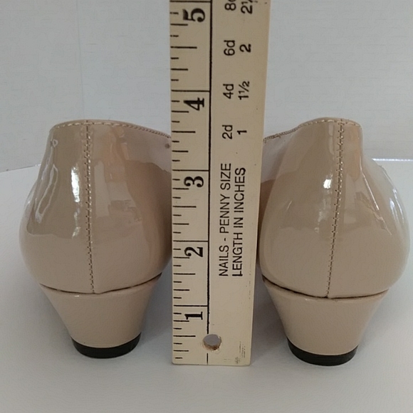Soft Style Pleated Closed Toe Pumps Heels Shoes 7.5M Tan - Picture 10 of 16